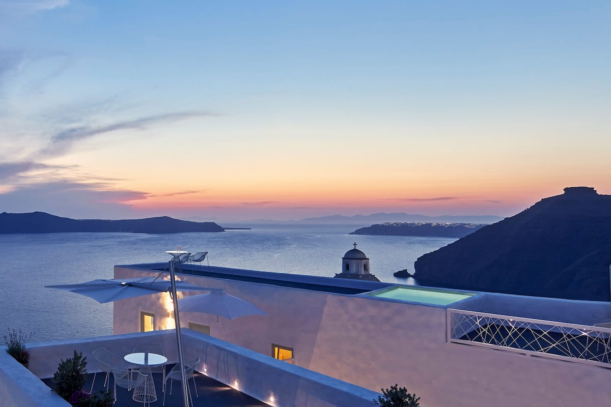 Suite – superior, spabadekar, sjøutsikt | Minibar, safe på rommet, lydisolert og strykejern/-brett