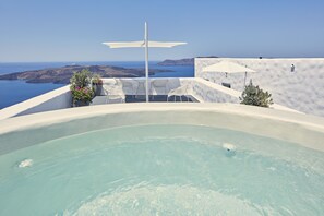 Honeymoon Suite, Hot Tub, Sea View (Executive) | Jetted bathtub