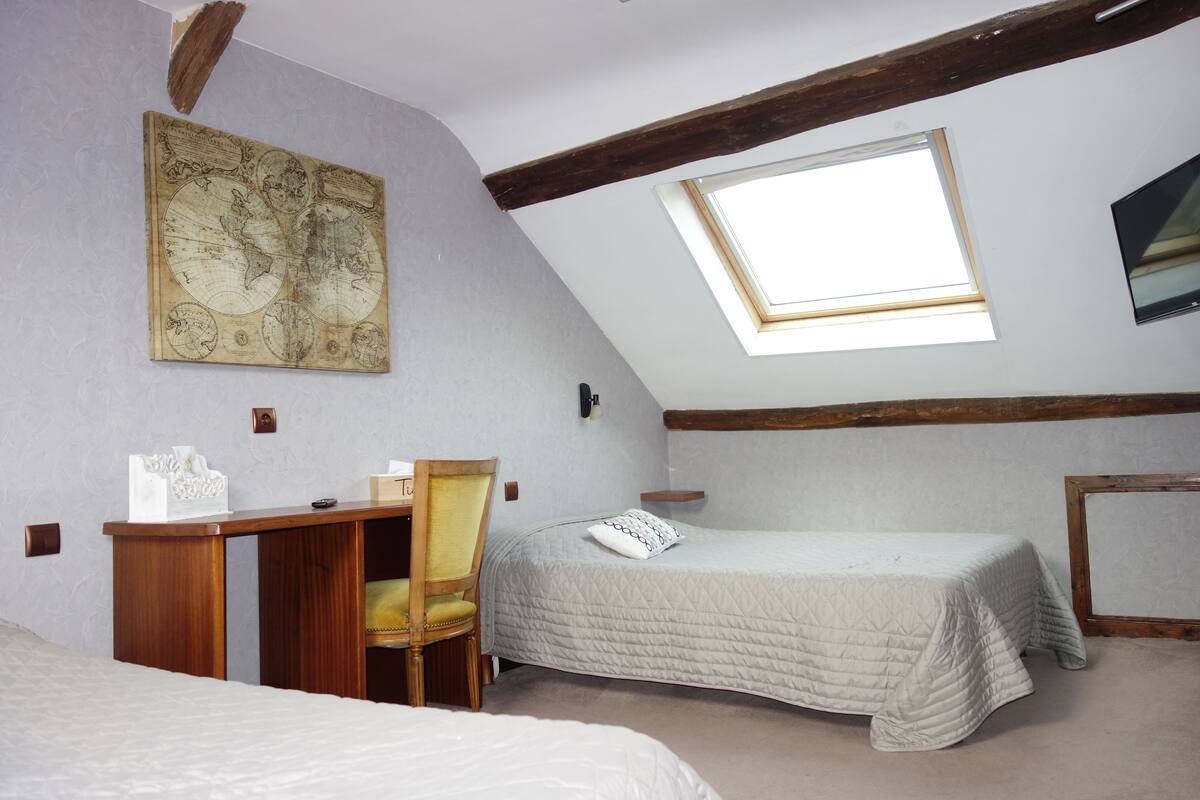 Triple Room | 1 bedroom, desk, iron/ironing board, WiFi (free)