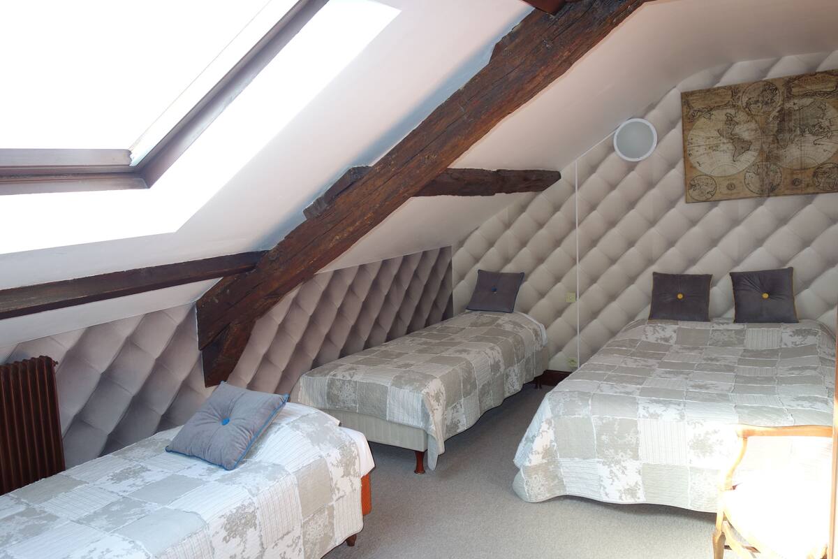 1 bedroom, desk, iron/ironing board, WiFi (free)
