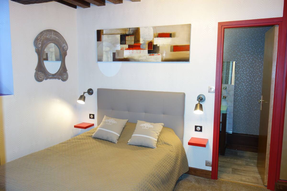 Classic Double Room | 1 bedroom, desk, iron/ironing board, WiFi (free)