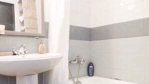 Shower, towels - Calm & Cosy Appart (Casablanca)