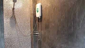 Standard Double Room | Bathroom shower