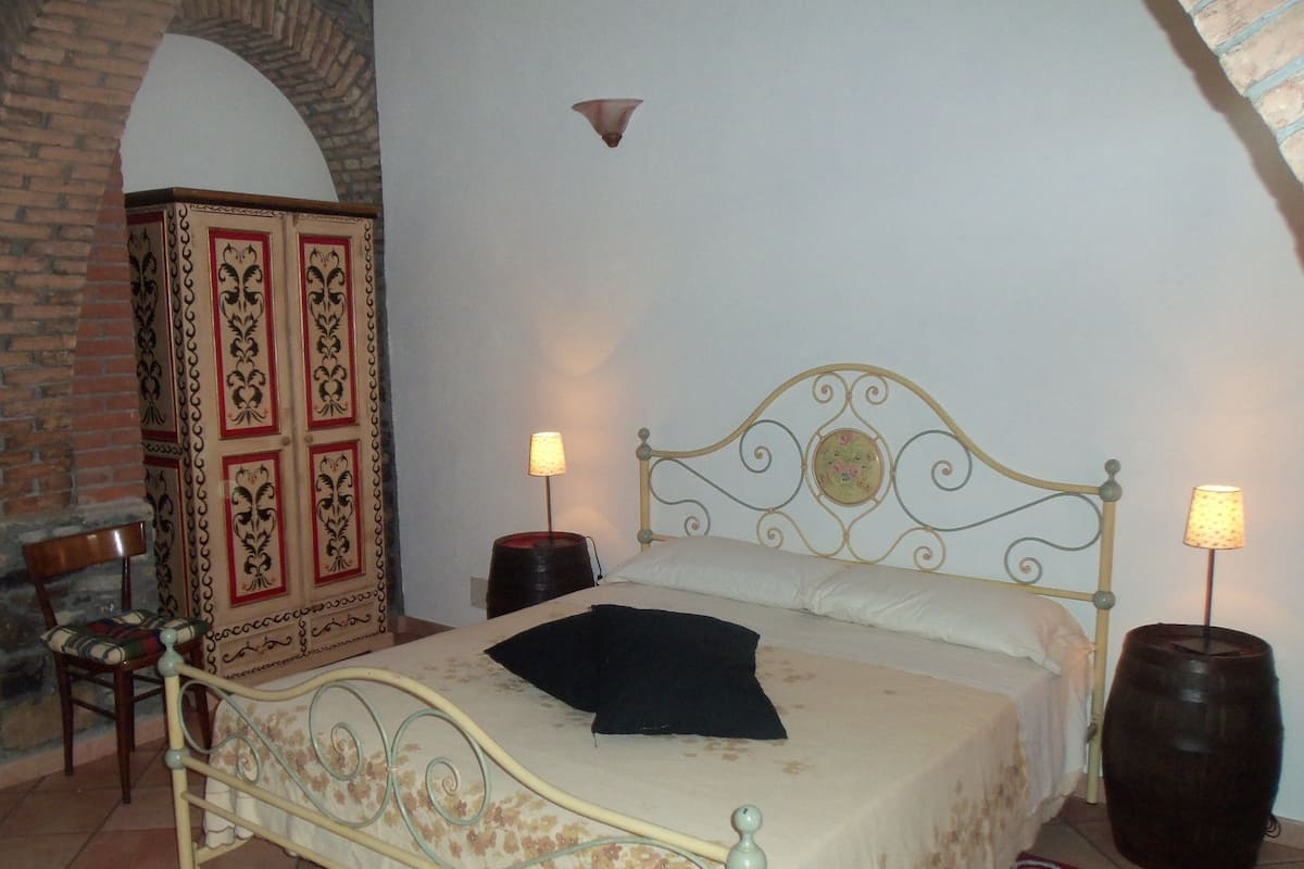 1 bedroom, free cots/infant beds, free WiFi, bed sheets