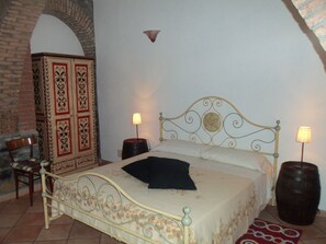 Romantisch appartement, uitzicht op tuin, op benedenverdieping (Tralcio) | Gratis babybedden, gratis wifi, beddengoed