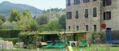 Khu vui chơi trẻ em - ngoài trời