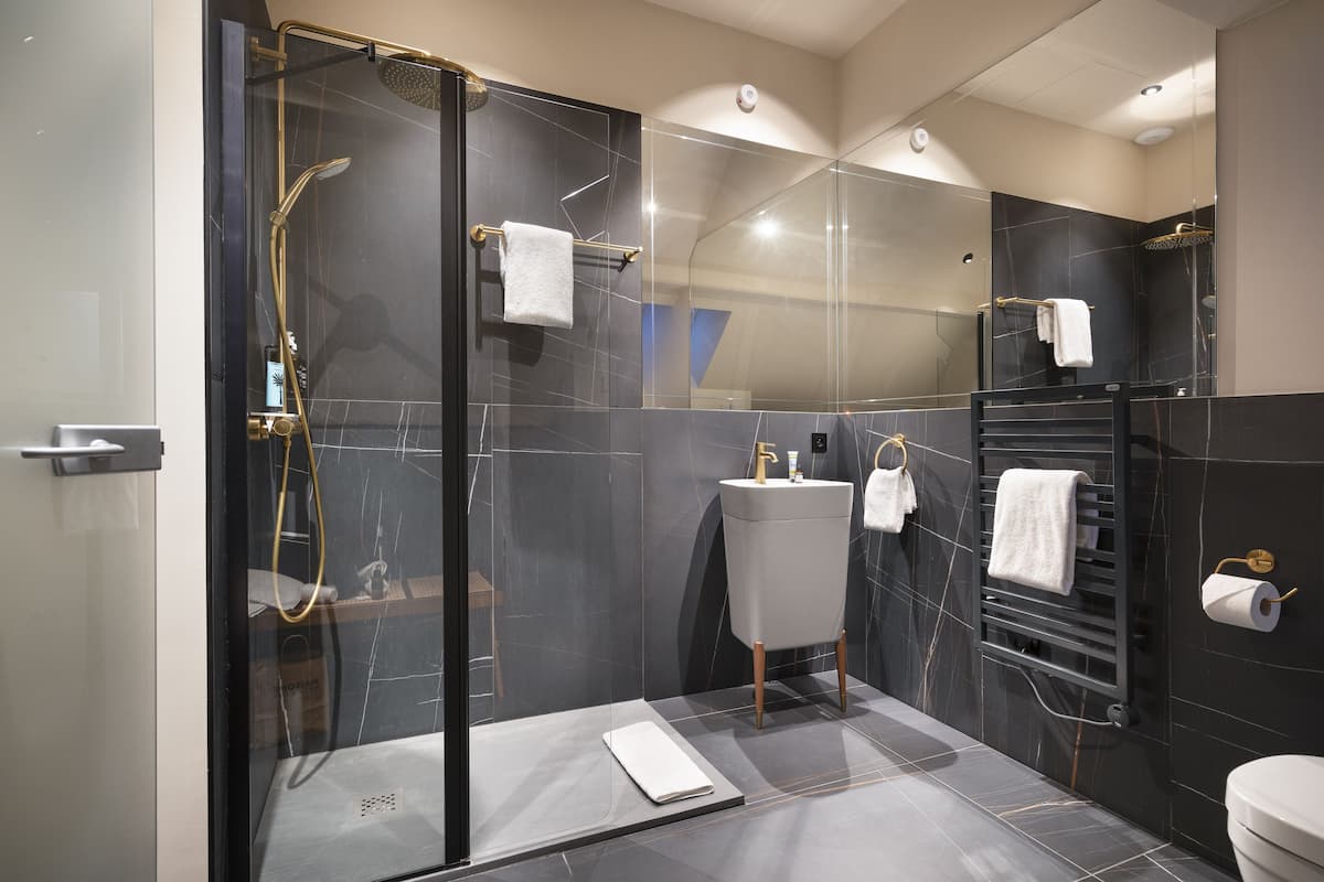 romantic room | bathroom | shower, rainfall showerhead, free toiletries, hair dryer