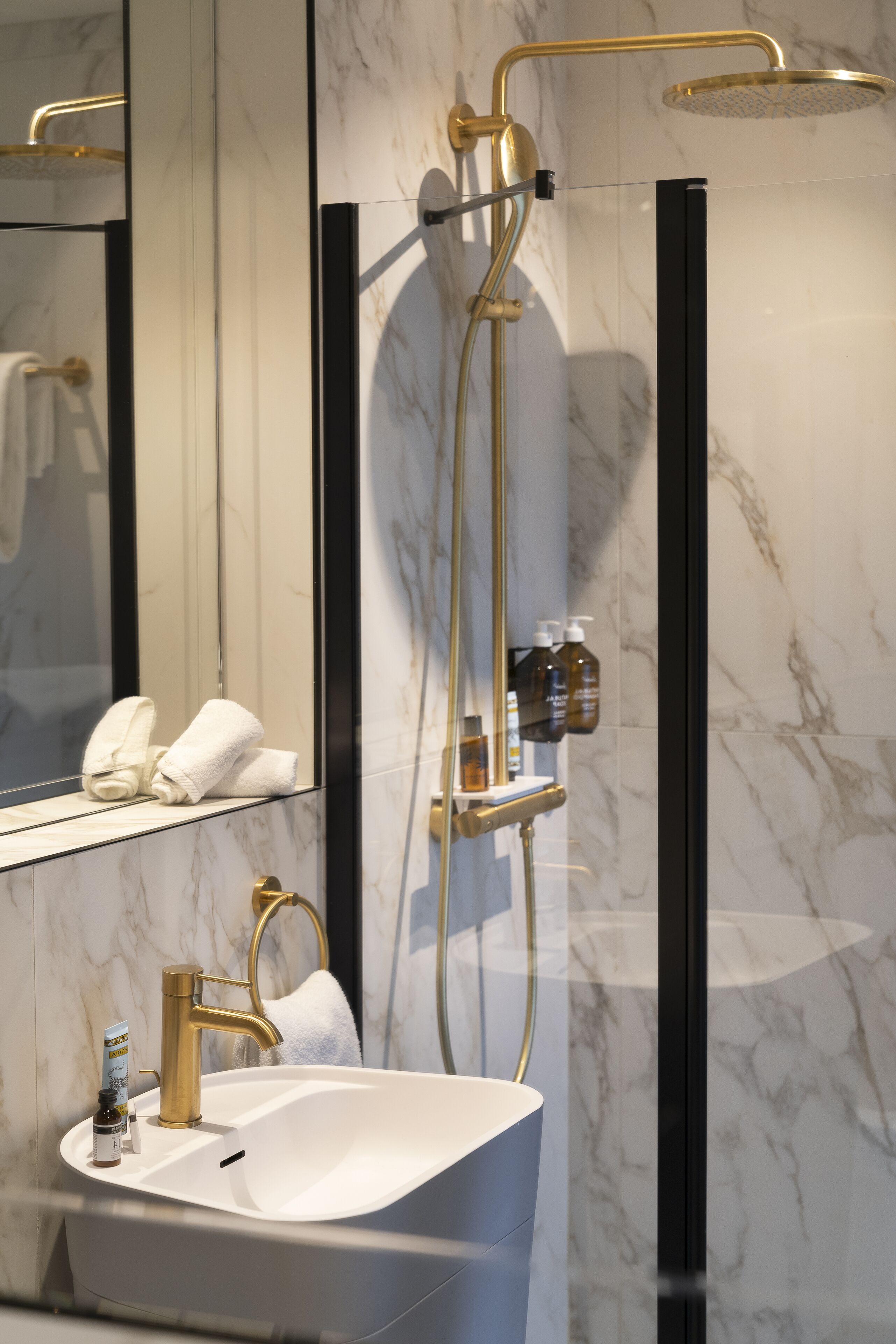 exclusive room | bathroom | shower, rainfall showerhead, free toiletries, hair dryer