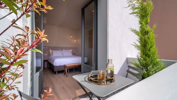 Literie hypoallergénique, matelas mémoire de forme, minibar