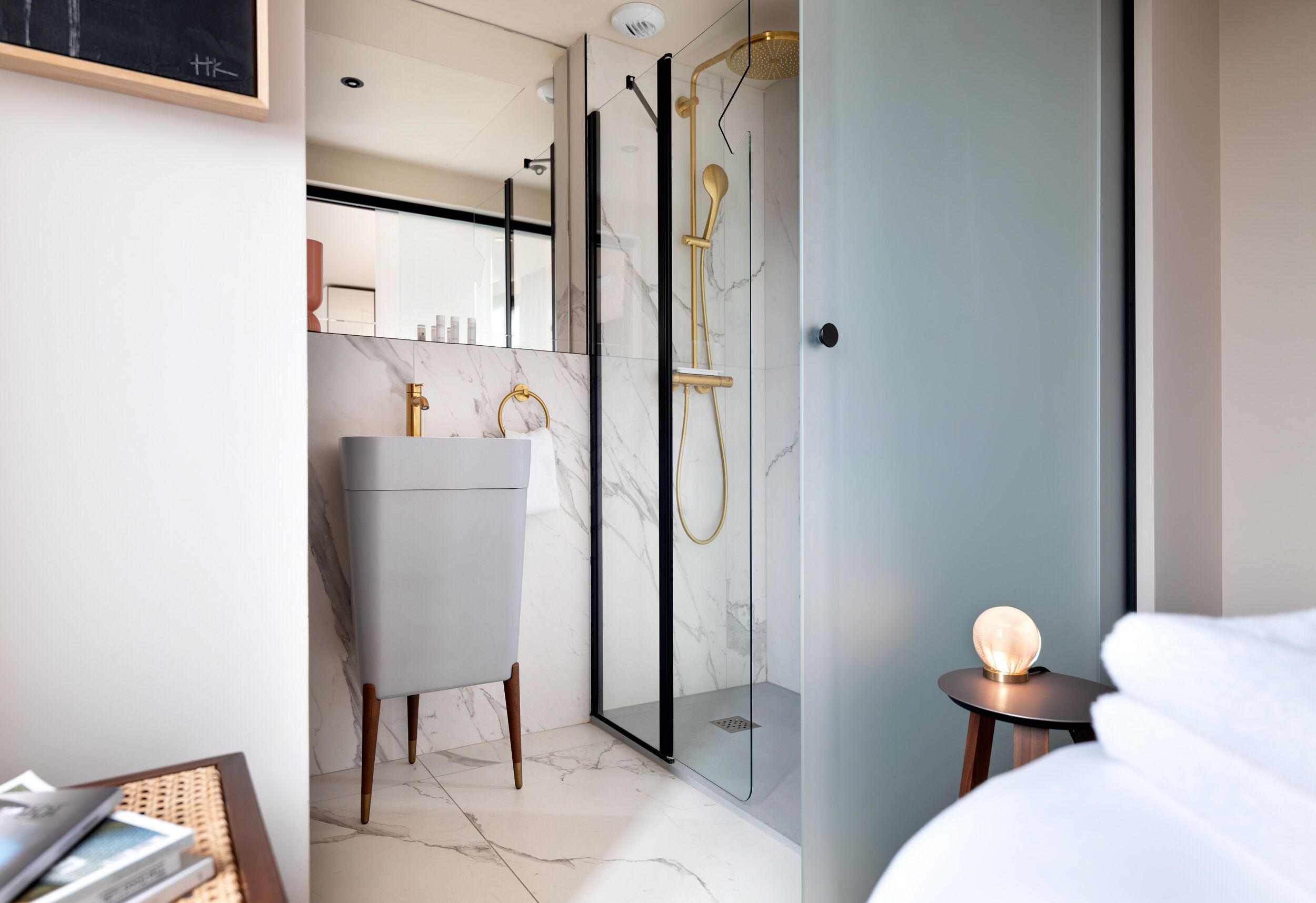 signature room | bathroom | shower, rainfall showerhead, free toiletries, hair dryer