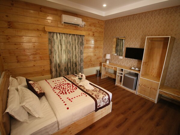 In-room safe, desk, soundproofing, free WiFi