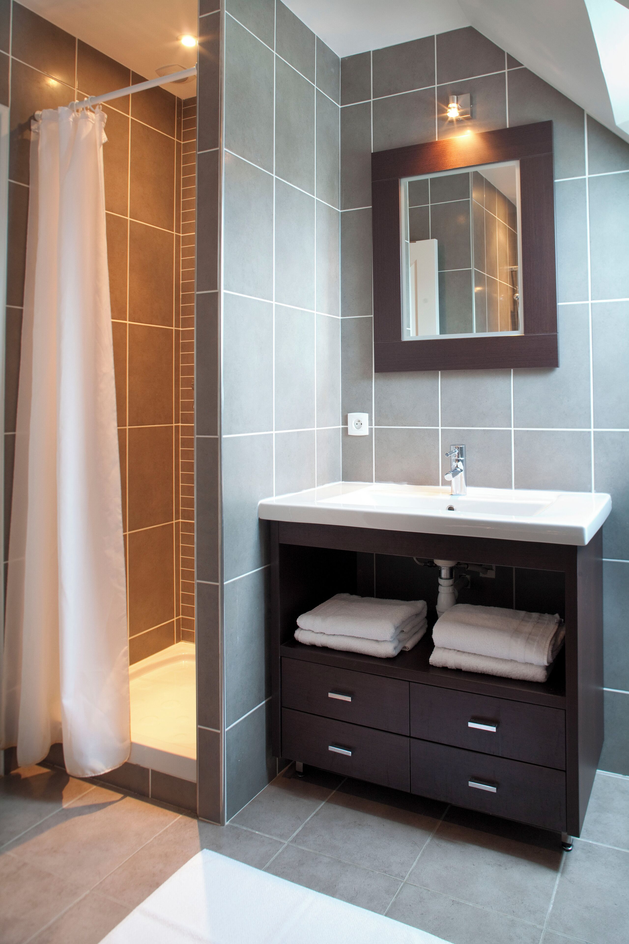 Bathroom shower