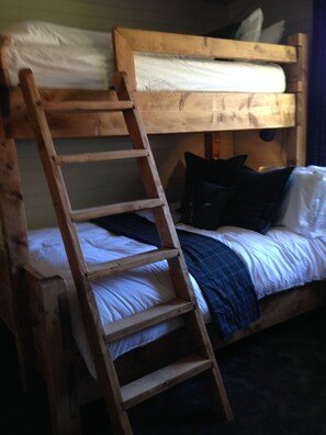 3 bedrooms, iron/ironing board, travel cot, free WiFi