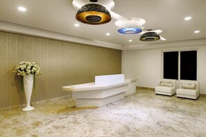 Quầy tiếp tân