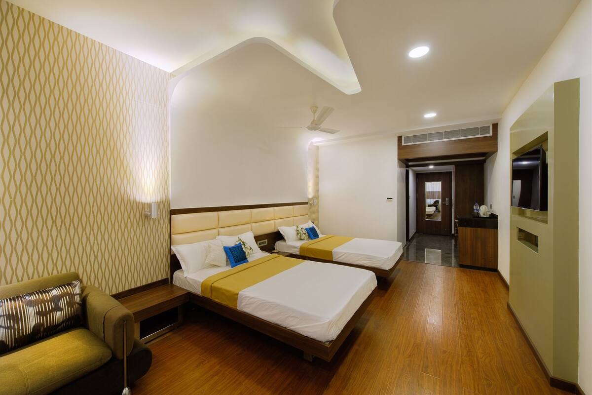 Phòng Executive | Bộ đồ giường cao cấp, bàn, phòng cách âm