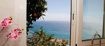 Magnificent villa in a spectacular setting with 360° views of the Mediterranean 
