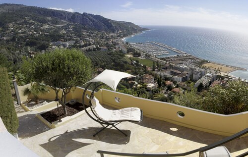 Zauberhafte Villa jeder Komfort, ein Blick 360 ° auf dem Mittelmeer, Menton (Frankreich)