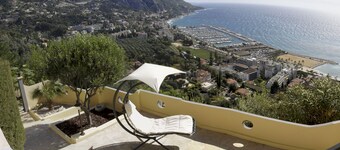Zauberhafte Villa jeder Komfort, ein Blick 360 ° auf dem Mittelmeer, Menton (Frankreich)