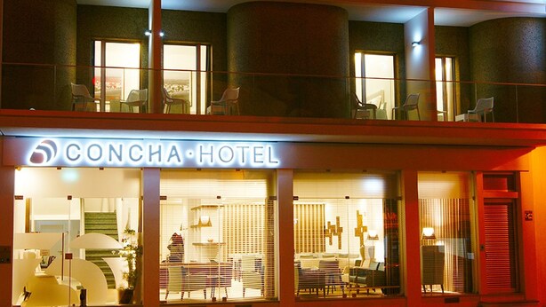 The exterior of Concha Hotel with a modern facade, large windows, and a visible entrance. - Hotel Concha (Alcobaça)
