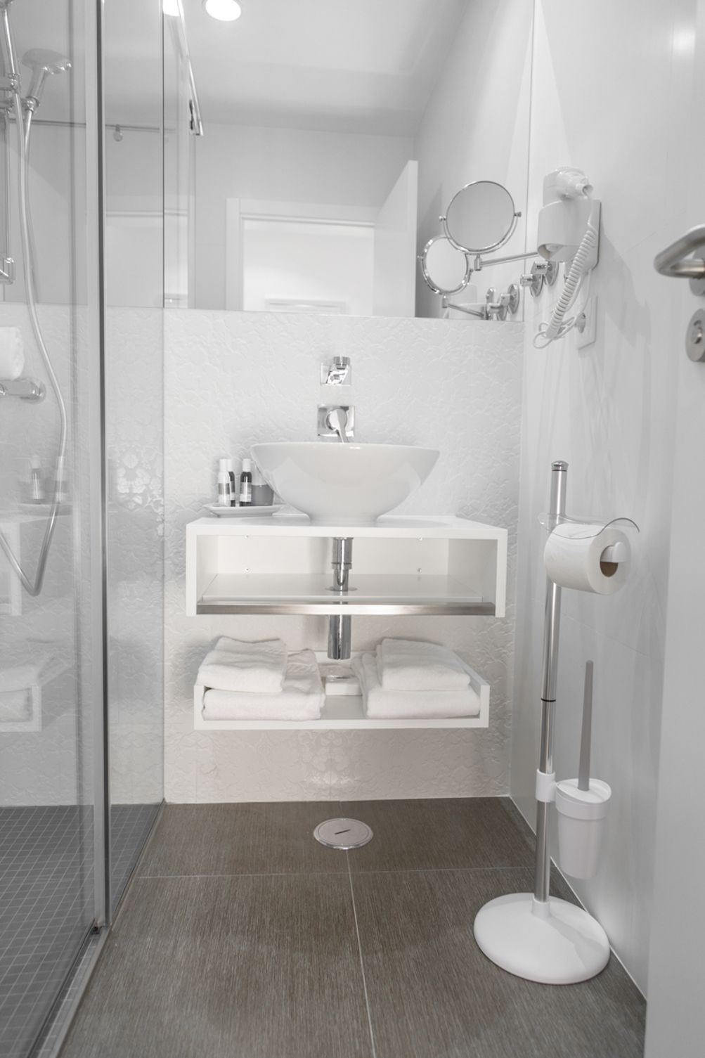 superior double room, 1 double bed, balcony, sea view | bathroom | shower, free toiletries, hair dryer, towels