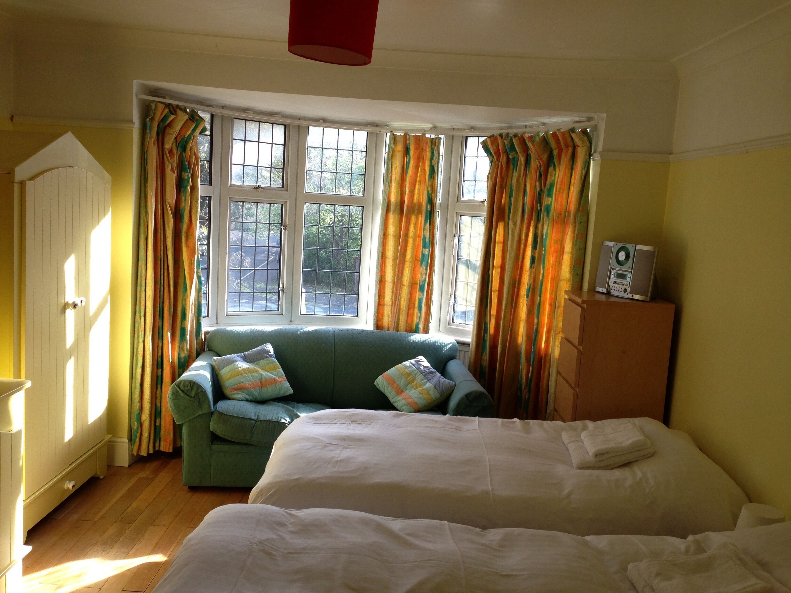 5 bedrooms, iron/ironing board, WiFi, bed sheets