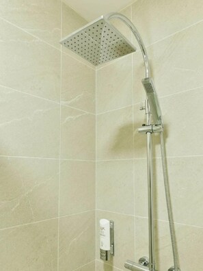 Shower, hair dryer, towels - The butterbean b&b (Carndonagh)