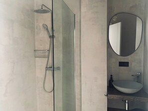 Hair dryer, towels