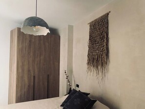2 bedrooms, iron/ironing board, Internet, bed sheets