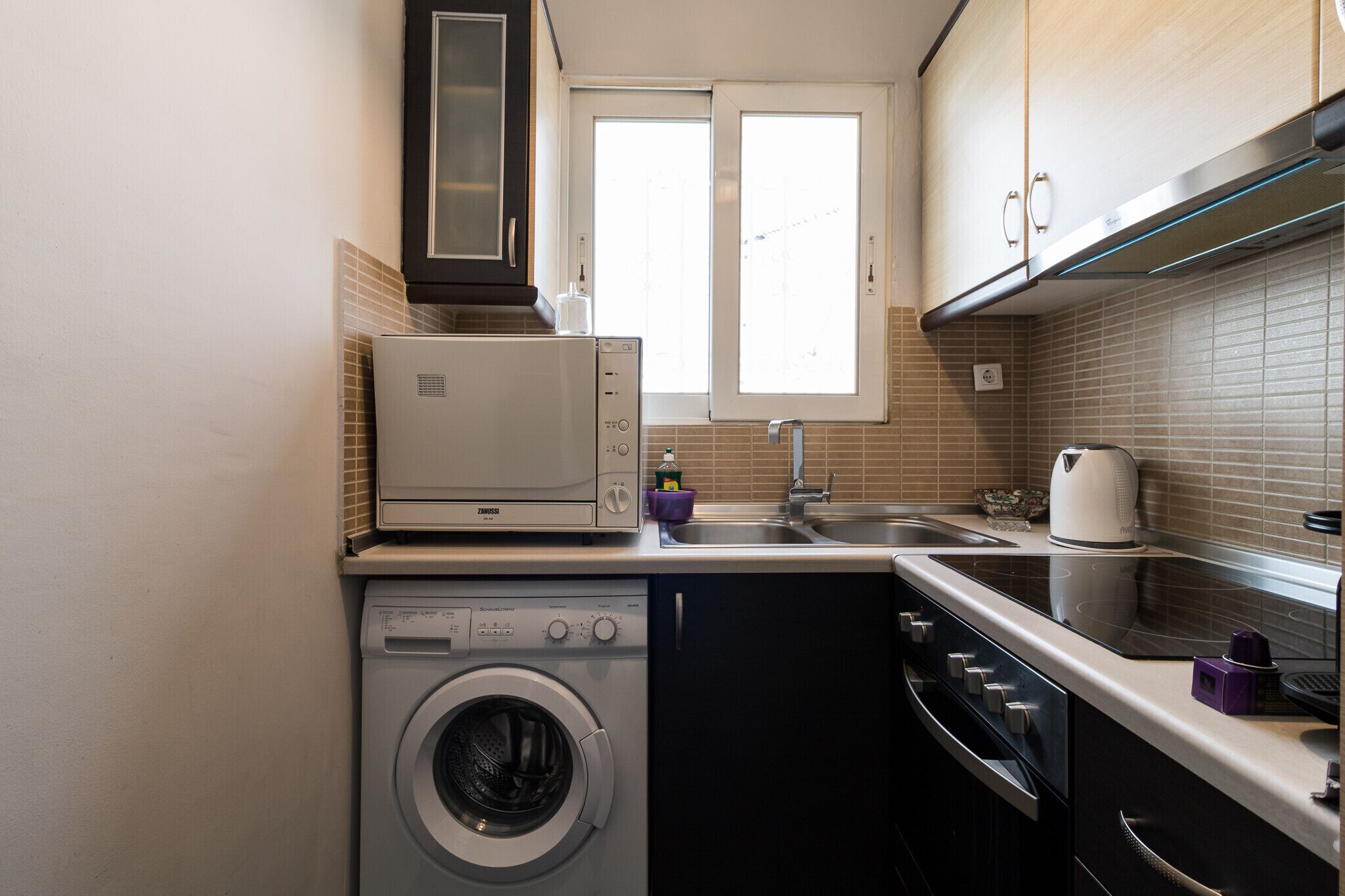 Kühlschrank, Mikrowelle, Ofen, Geschirrspüler