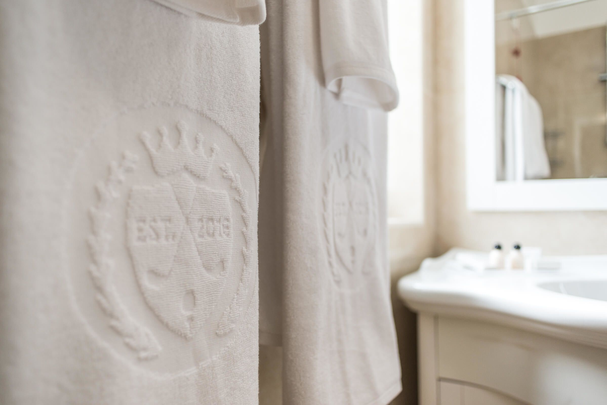 shower, rainfall showerhead, free toiletries, hair dryer