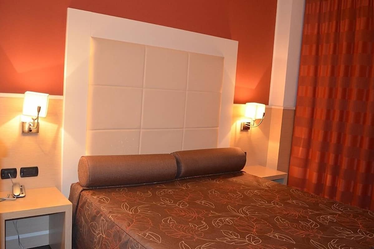 minibar, in-room safe, individually decorated, individually furnished