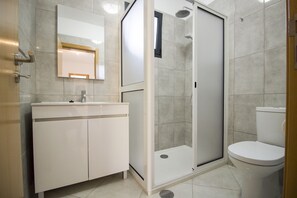 Hair dryer, towels - Modern House in Funchal with Great View and BBQ (Funchal)