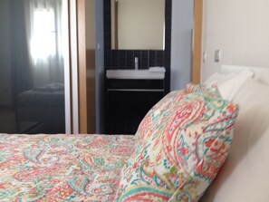 1 quarto, ferros/tábuas de passar roupa, acesso à internet