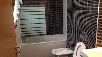 Shower, jetted bath, hair dryer, towels