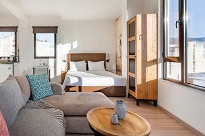 TV - Explore Nightlife Near an Apartment With an Acropolis View (Athens)