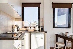 Fridge, coffee/tea maker, electric kettle, cookware/dishes/utensils - Explore Nightlife Near an Apartment With an Acropolis View (Athens)