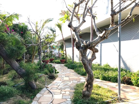 Property grounds. Oceanward Hotels & Resorts