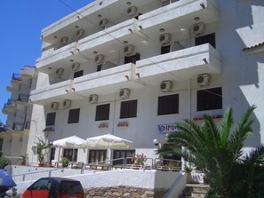Exterior detail - Oinoi Hotel (Ikaria)