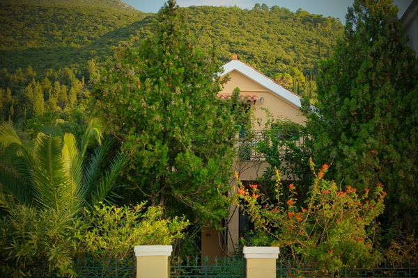 The house is inspired by the warm atmosphere and ambience of the Ionian Islands.