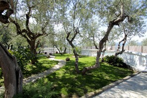 Property grounds - Villa with private pool and panoramic terrace sea view (Massa Lubrense)
