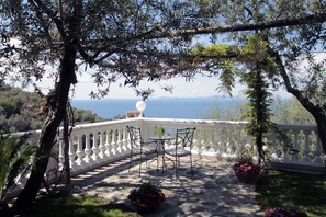 Outdoor dining - Villa with private pool and panoramic terrace sea view (Massa Lubrense)