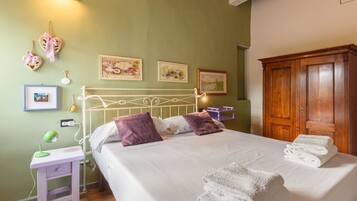 1 habitación, wifi y ropa de cama