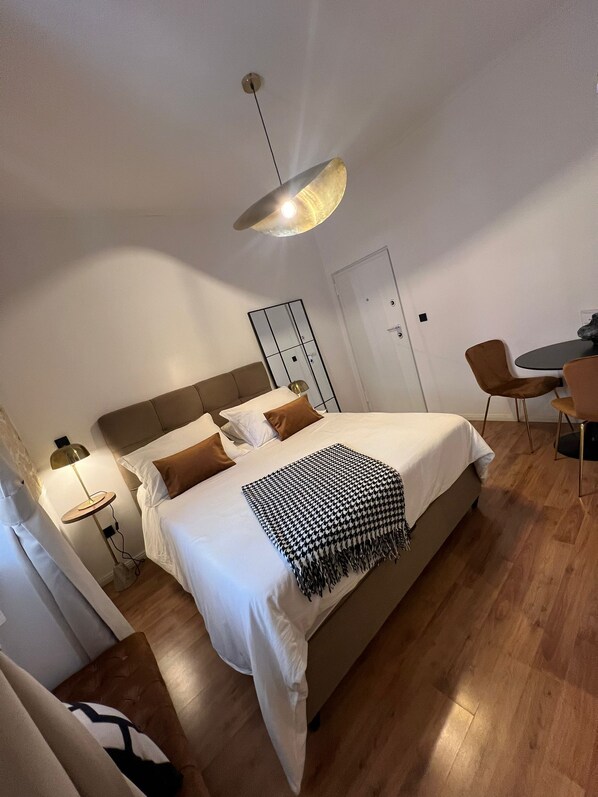 Deluxe-Studio | Zimmersafe, Schreibtisch, schallisolierte Zimmer, Bügeleisen/Bügelbrett