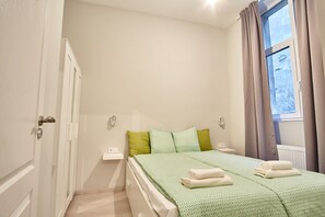 Design Apartment, 1 Queen Bed, Non Smoking | Free WiFi, bed sheets