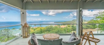 Awesome luxurious villa with private pool and magnificent sea view.