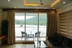 Quarto casal ou duplo luxo, 1 cama de casal, vista para o rio | Vista do quarto