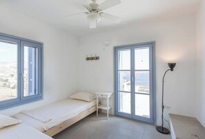 4 bedrooms, iron/ironing board