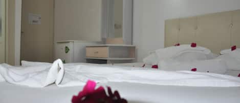 Chambre Standard double | Bureau, lit de bébé (gratuit), accÚs au Wi-Fi (inclus)