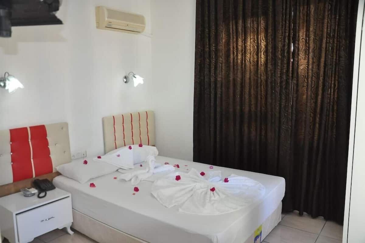 Desk, free cots/infant beds, free WiFi