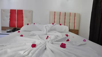 Desk, free cots/infant beds, free WiFi